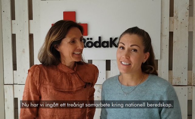 Madeleine Ödquist, partneransvarig på Röda Korset, och Lisa Jackson som arbetar med hållbarhet på Bring
