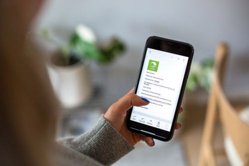 Mobiltelefon med skräppostmeddelande